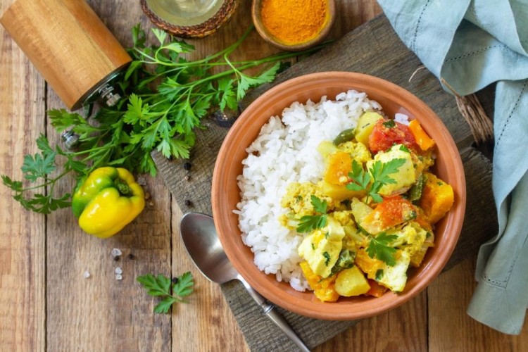 كاري خضار نباتي بالكريمة وجوز الهند