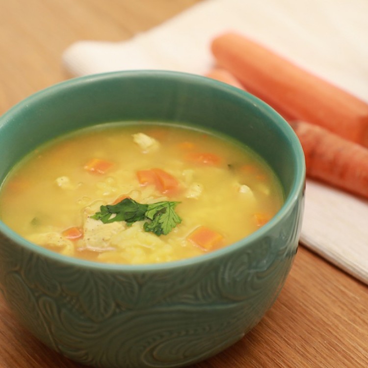 شوربة الدجاج بالجزر والزنجبيل بالفيديو