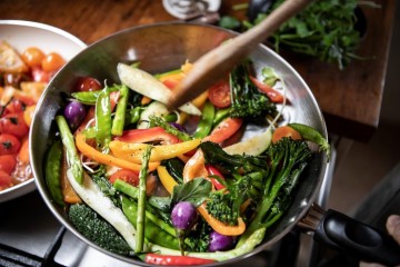 أيهما أفضل عند طبخ الطعام، الشوي أم السلق أم التشويح؟