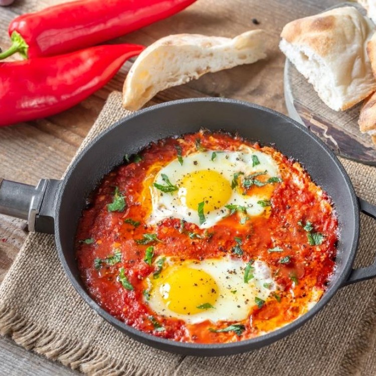 شكشوكة البيض بالطماطم والفلفل