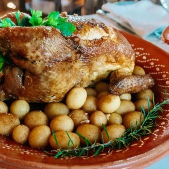 طاجن الدجاج المغربي بالزيتون والليمون المخلل
