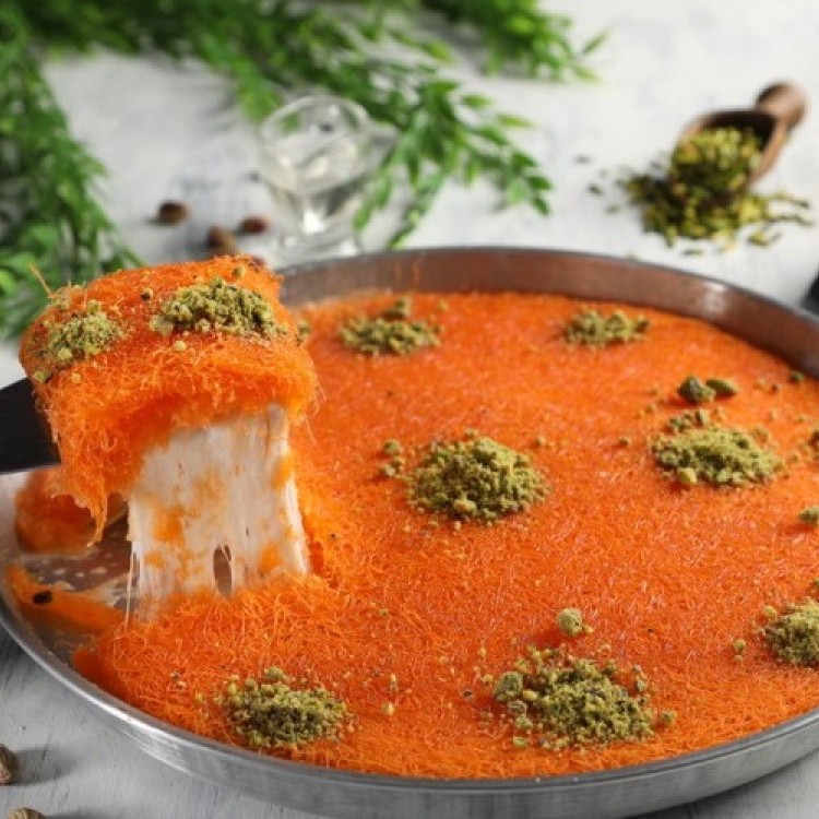 الكنافة بجميع أنواعها وأشكالها