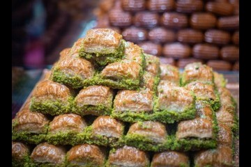 مدة صلاحية الحلويات الشرقية والكنافة في الثلاجة