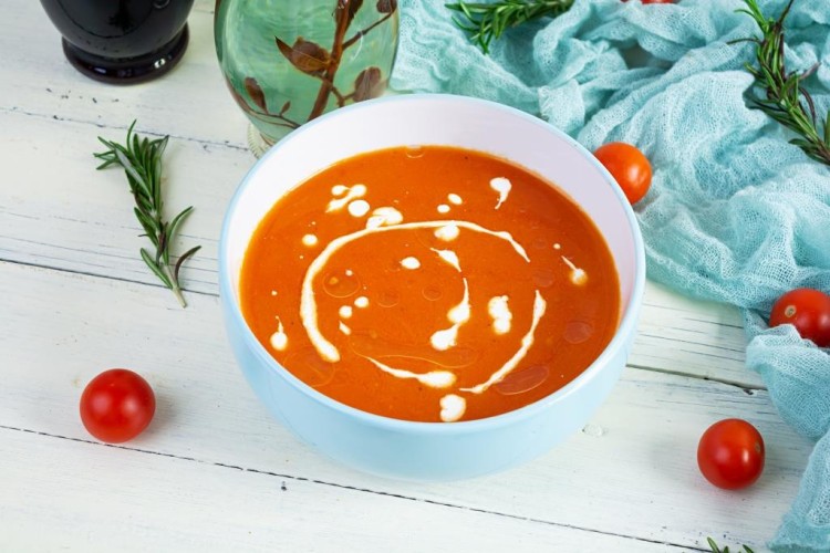 شوربة الخضار وكريمة الطماطم