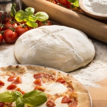 عجينة البيتزا الإيطالية الأصلية بطرق ناجحة ومضمونة