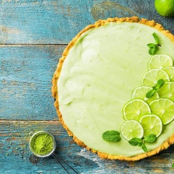 فطيرة الأفوكادو بالليمون الأخضر