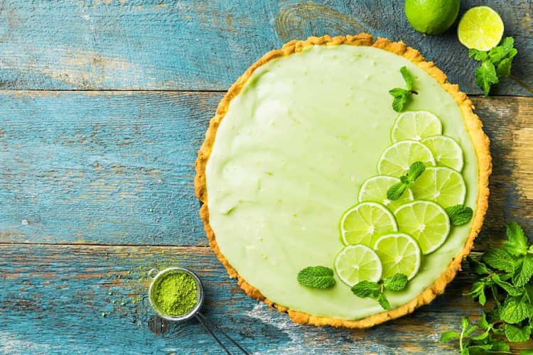 فطيرة الأفوكادو بالليمون الأخضر