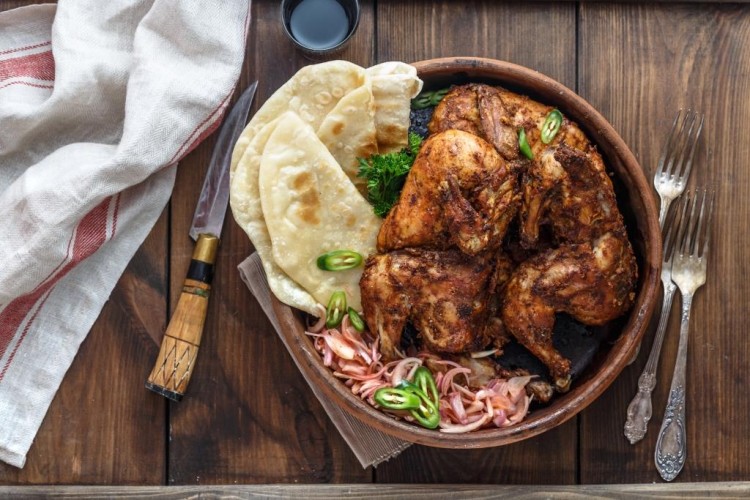 دجاج مشوي بالبصل والسماق ودبس الرمان