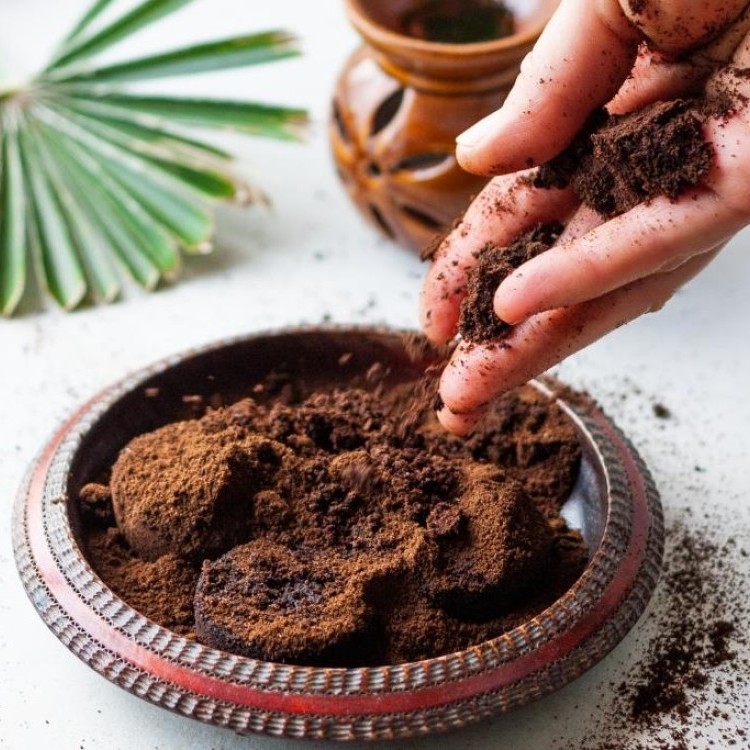 تجفيف بقايا القهوة وتخزينها