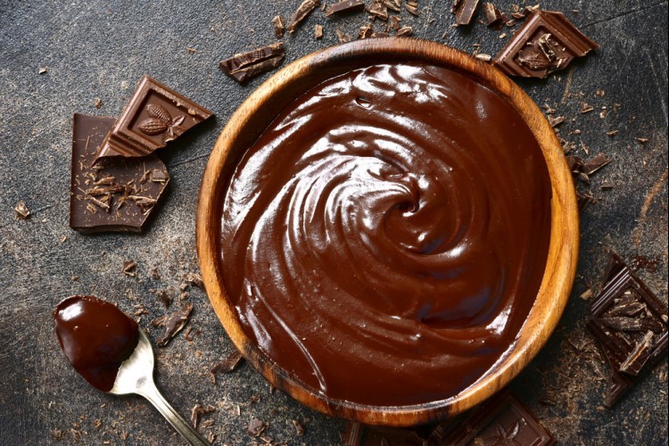 جناش الشوكولاتة لتزيين الحلويات