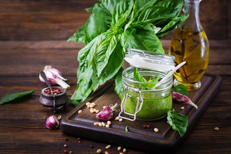 صوص زيت الزيتون بالريحان