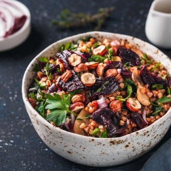 سلطة الفريكة بالشمندر