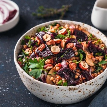 سلطة الفريكة بالشمندر