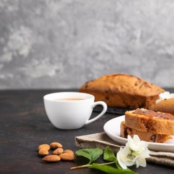 خبز الشاي باللوز