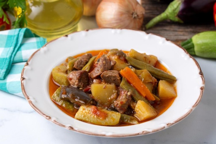 يخنة اللحم بالخضار