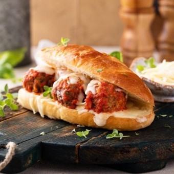 ساندويش كفتة بالجبنة