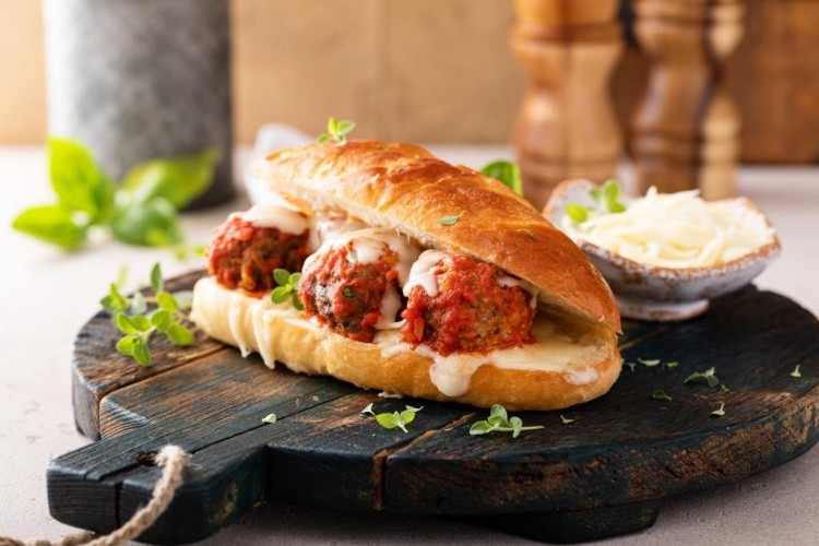 ساندويش كفتة بالجبنة