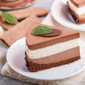 كيك طبقات موس الشوكولاتة