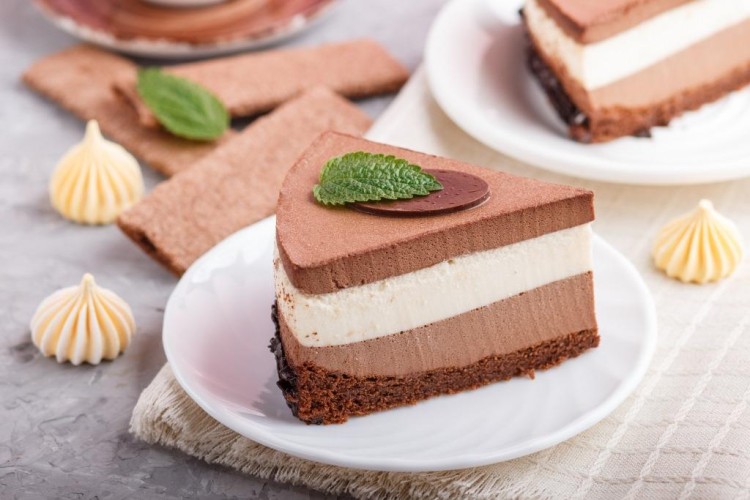 كيك طبقات موس الشوكولاتة