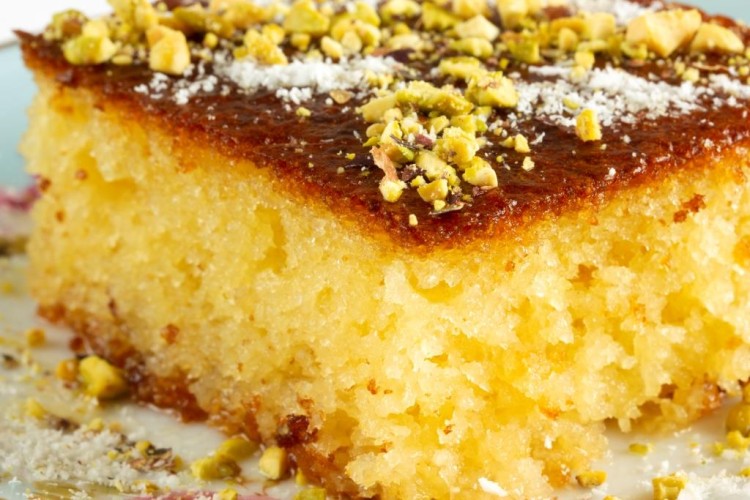 البسبوسة بالقشطة والزبادي