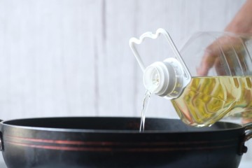 أسرار استخدام الزيت النباتي في الطهي دون زيادة الدهون