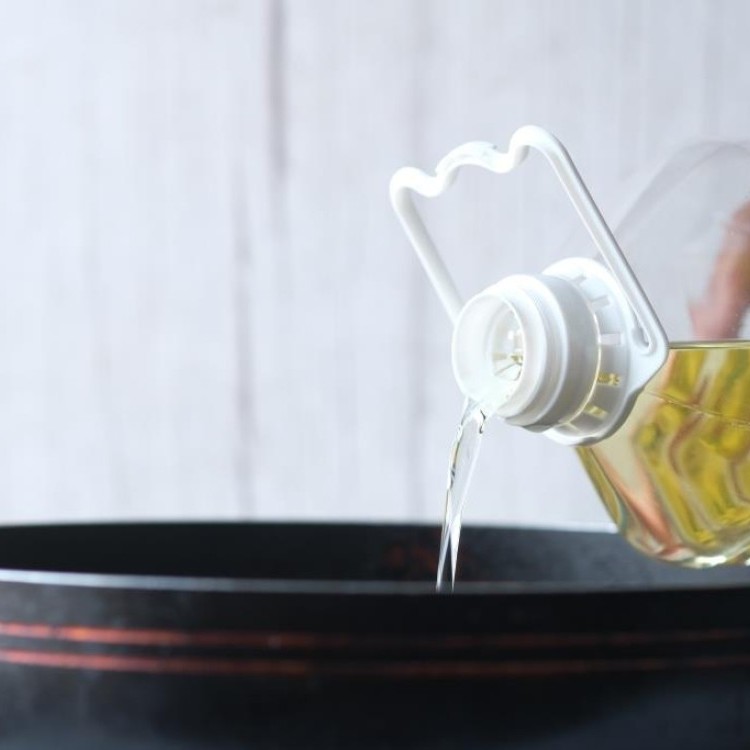 أسرار استخدام الزيت النباتي في الطهي دون زيادة الدهون