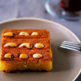 الهريسة بالسميد واللوز