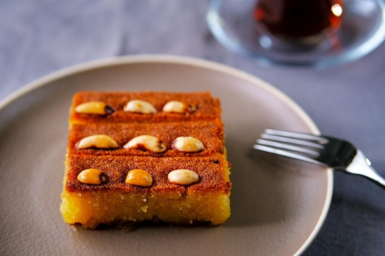 الهريسة بالسميد واللوز