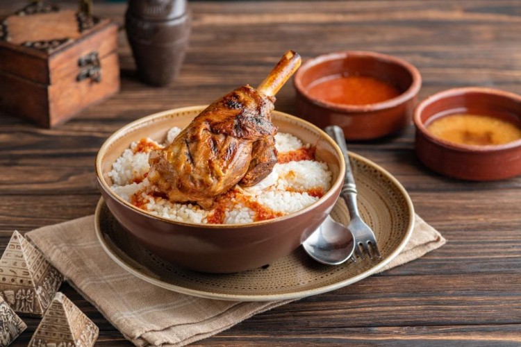 فتة لحم بالأرز لوجبة الغداء