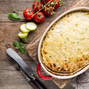 صينية الكوسا باللحم المفروم والبشاميل