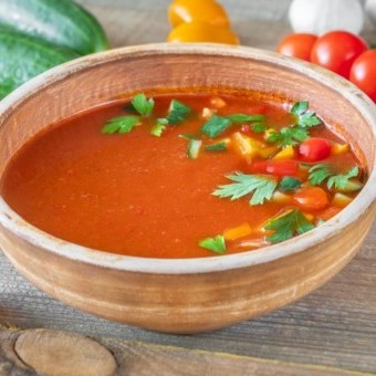 شوربة الخضار وكريمة الطماطم