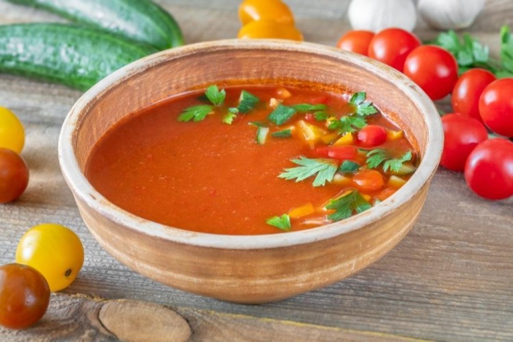 شوربة الخضار وكريمة الطماطم