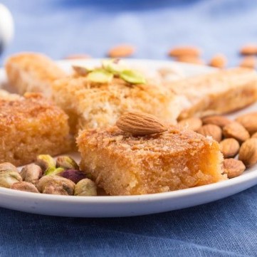 طريقة عمل البسبوسة بالقشطة وجوز الهند