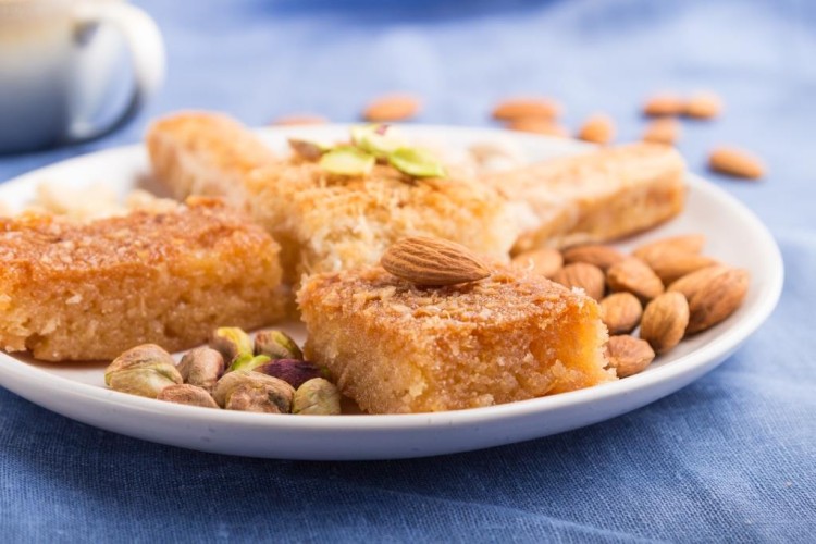 طريقة عمل البسبوسة بالقشطة وجوز الهند