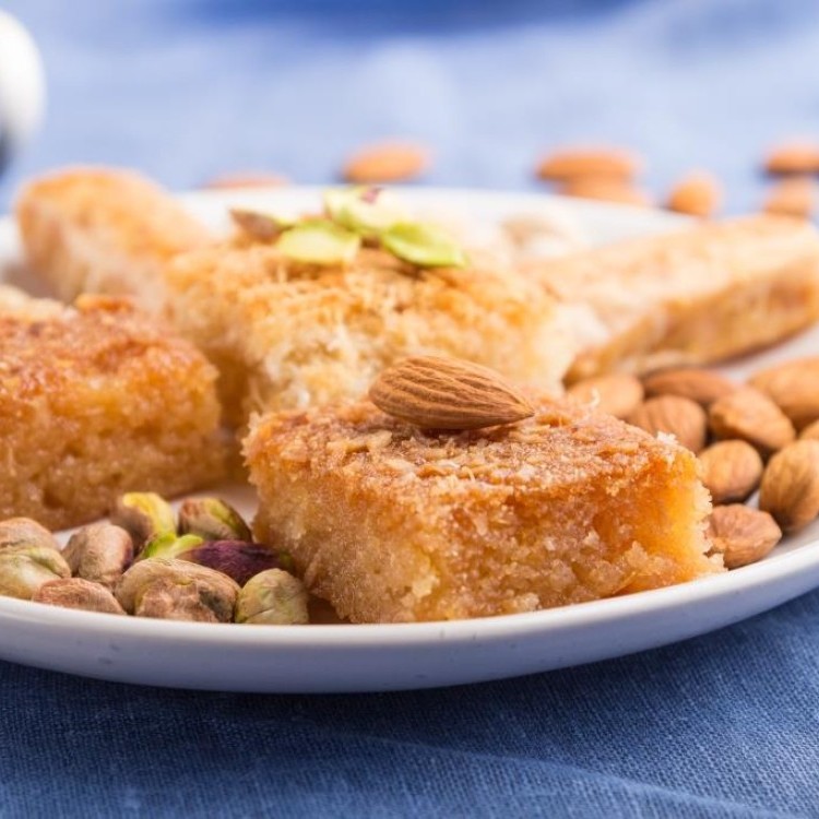 طريقة عمل البسبوسة بالقشطة وجوز الهند