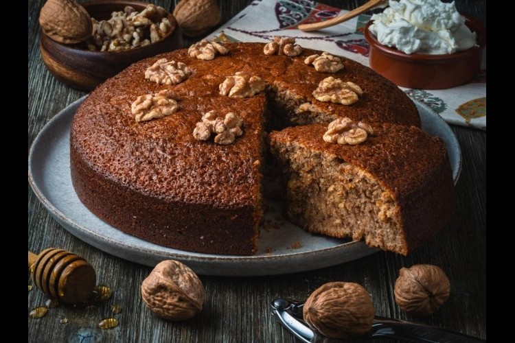 كيك التمر والجوز