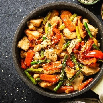 دجاج صيني بالخضار والصوص الأصلي