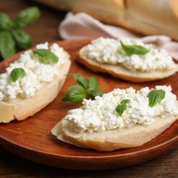 ساندويش جبنة الريكوتا للسحور