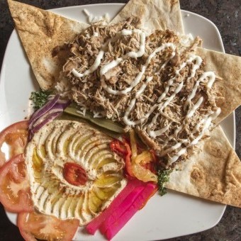 صينية شاورما اللحم بالطحينية