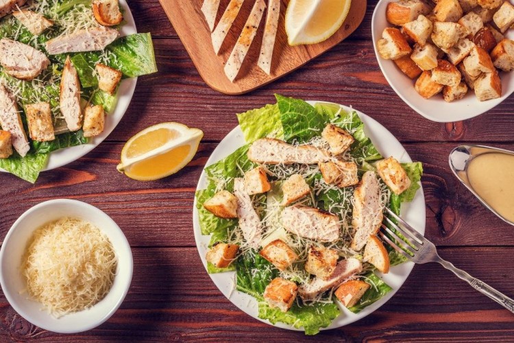 طريقة عمل سلطة سيزر بالصوص الأصلي