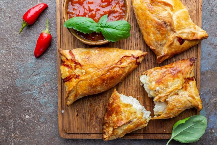 فطائر الدجاج الحارة