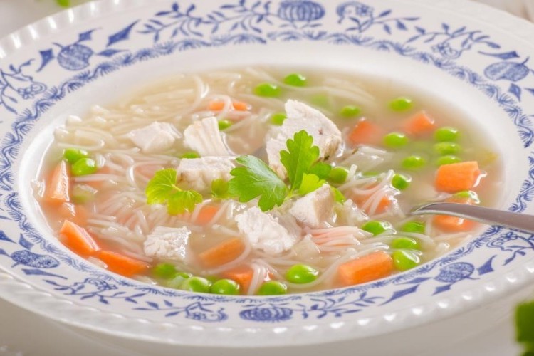 شوربة الدجاج بالشعيرية