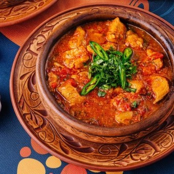طاجن دجاج مغربي بنكهة الزعفران