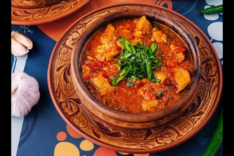 طاجن دجاج مغربي بنكهة الزعفران