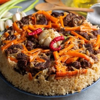 بلوف أوزبكي تقليدي باللحم والجزر