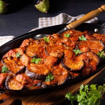 طرق منوعة لعمل المسقعة اللذيذة والمشبعة