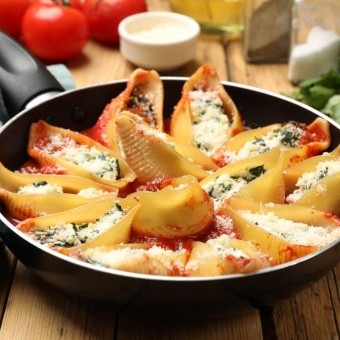 مكرونة بالسبانخ والجبنة