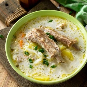 الشوربة البيضاء باللحم