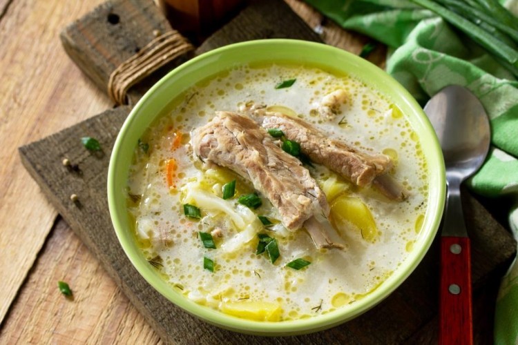 الشوربة البيضاء باللحم