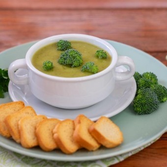 شوربة البروكلي بالجبن